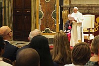 papież Franciszek na audiencji w Watykanie